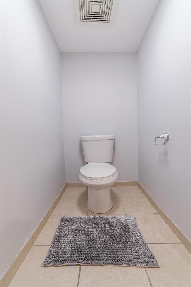 Building Photo - 16699 Collins Ave