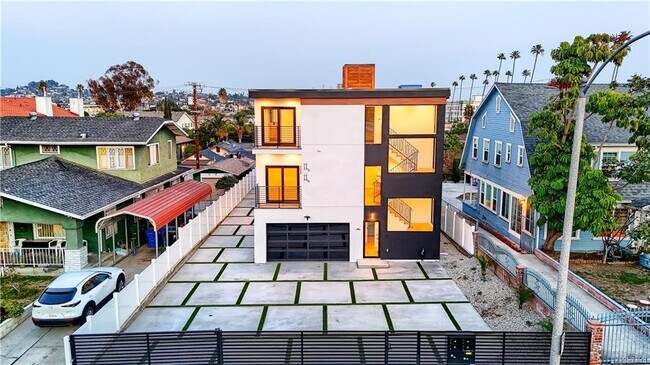 Building Photo - 616 S Mariposa Ave