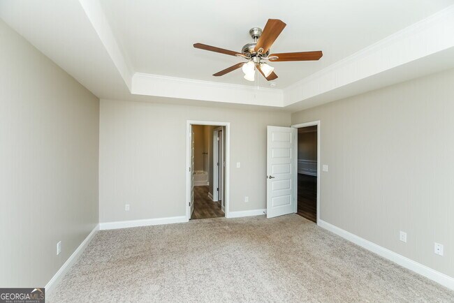 Building Photo - 250 Saddlechase Dr