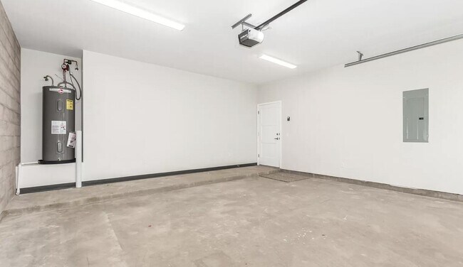 Building Photo - 3012 N 34th St