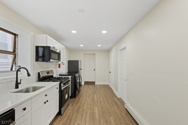 Building Photo - 86 Farnham Ave