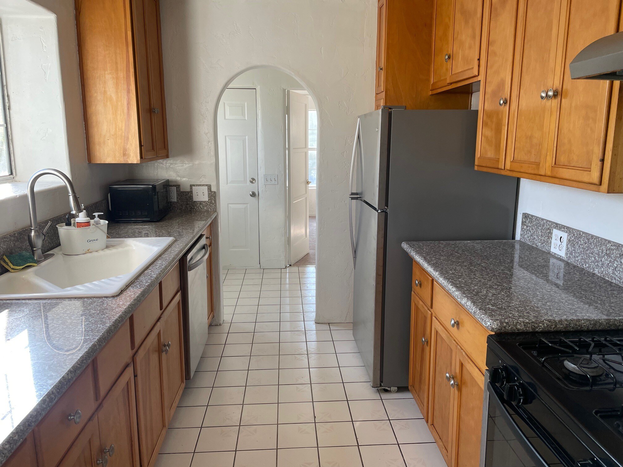 walkthrough kitchen with laundry room by the back door - 1416 Ellsmere Ave