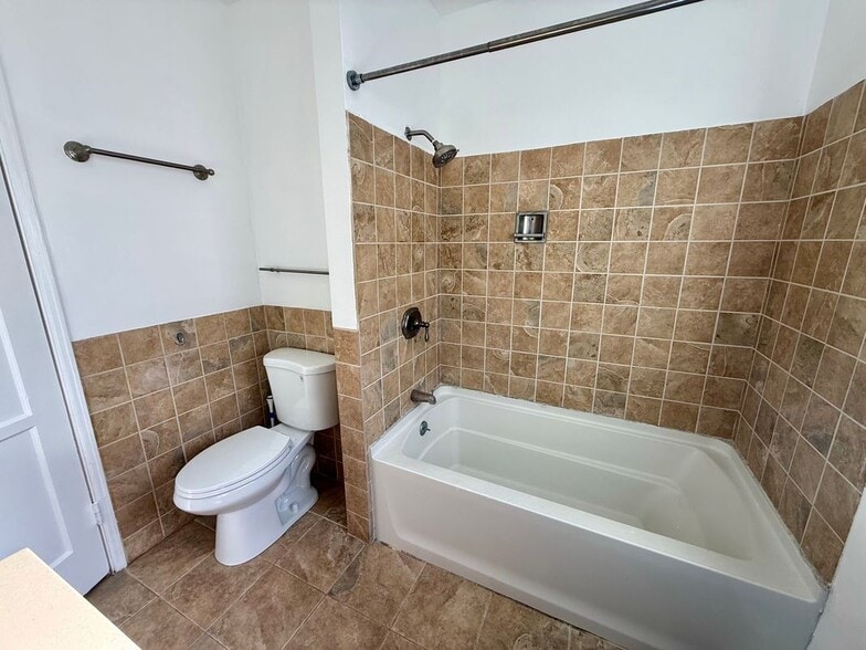 Building Photo - 1369 Norton Ave