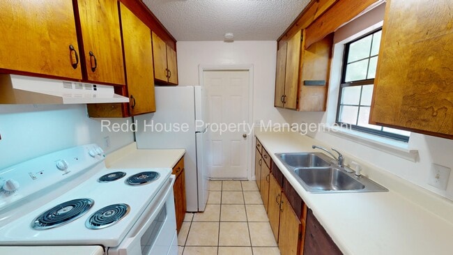 Building Photo - 111 Oakridge Cir