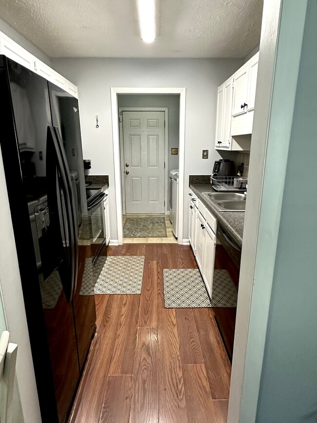 Building Photo - 151 Villa Dr