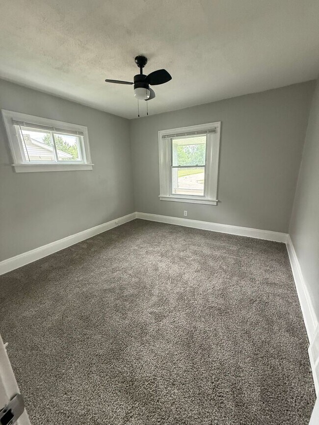 Building Photo - MAPLE HEIGHTS 4 BED SINGLE