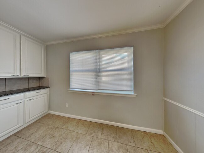 Building Photo - 1505 Wade Dr