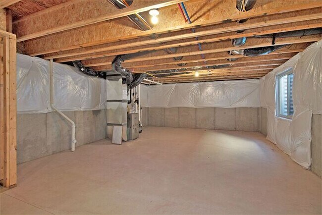 Building Photo - 2212 Macatawa Ln