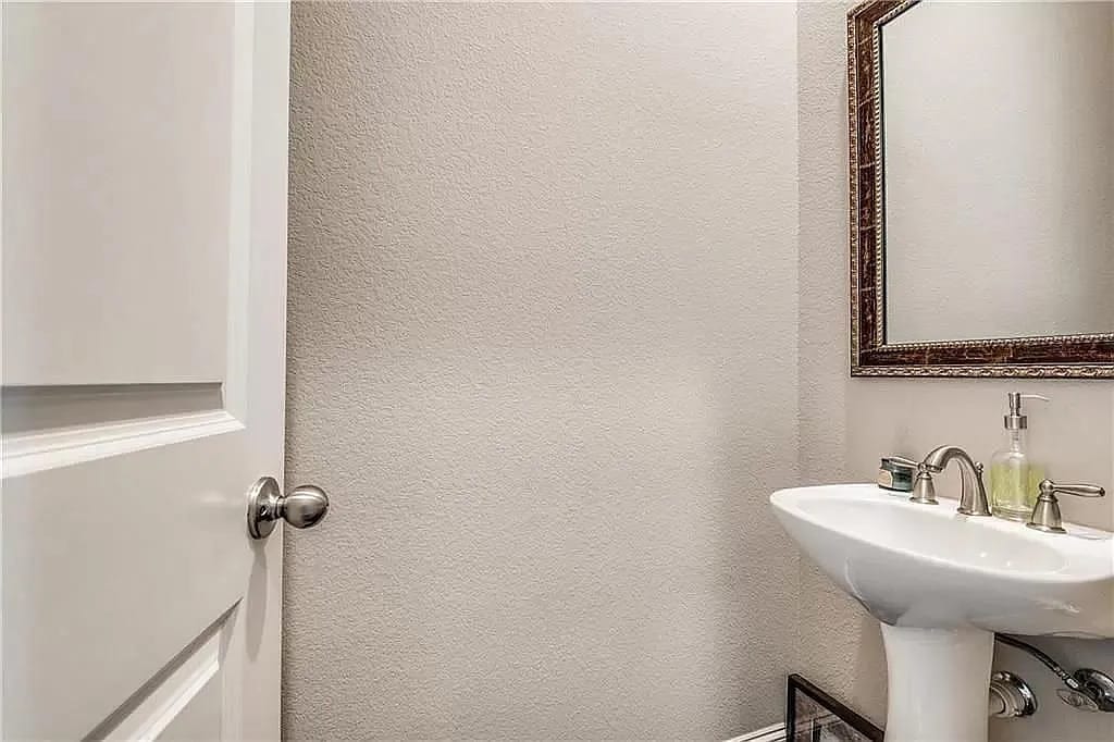 Building Photo - 6710 Estrella