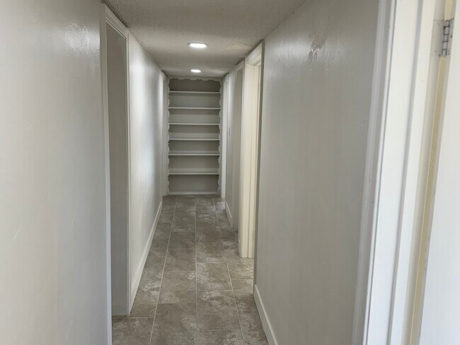 Building Photo - 2241 N Carroll St