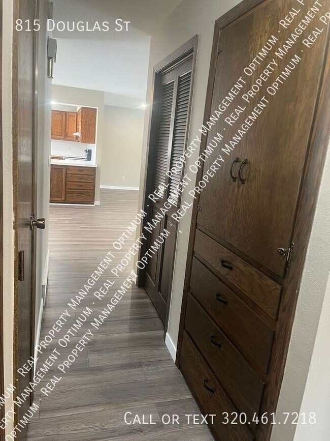 Building Photo - 815 Douglas St