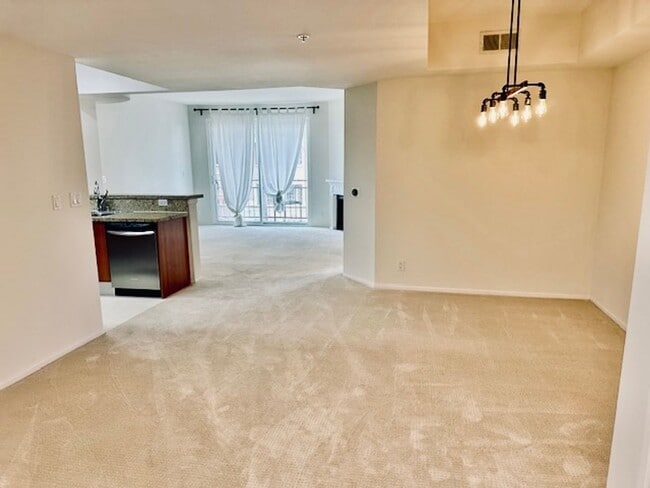 Building Photo - 620 S Gramercy Pl