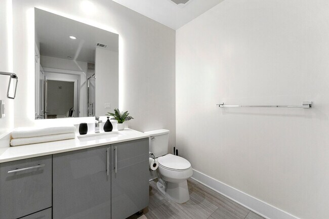 Building Photo - 1400 W Peachtree St NW