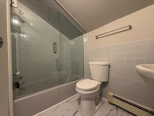 Building Photo - Spacious 5-Bedroom Home with Modern Features