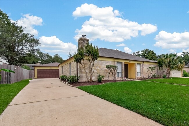 Building Photo - 15915 Dunmoor Dr