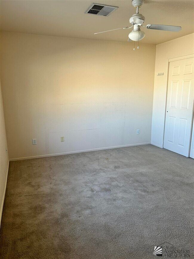 Building Photo - 3039 S Tangerine Ave