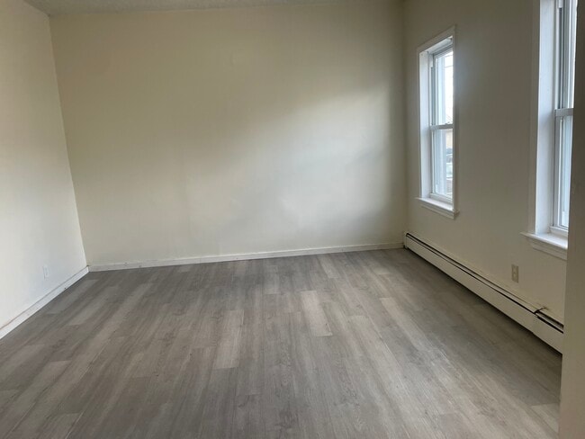 Building Photo - 23 Ellis Ave