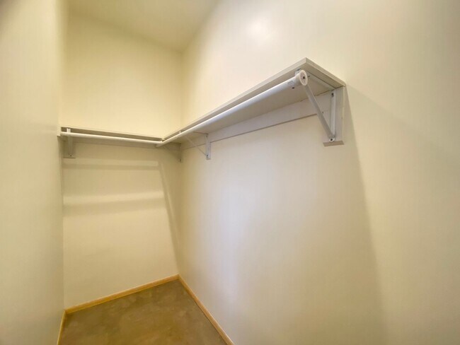 Building Photo - 1 MO. FREE RENT! Contemporary Retreat on Dunlap St.