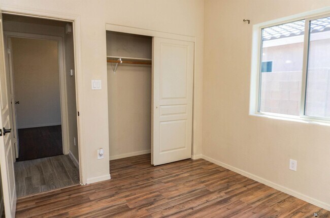 Building Photo - 2549 S 42nd Ave