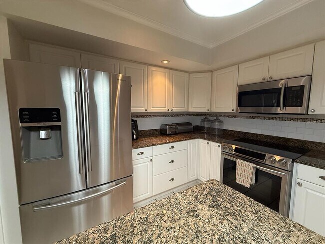 Building Photo - 8004 Beltrees Ct