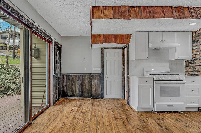 Building Photo - 213 Colburn Ave
