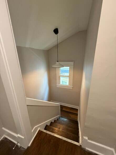 Building Photo - 3519 River Park Dr