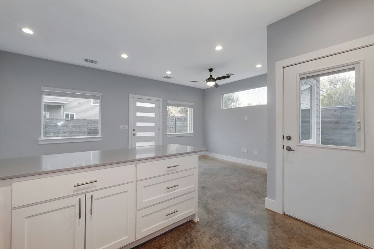 Building Photo - 6902 Carver Ave