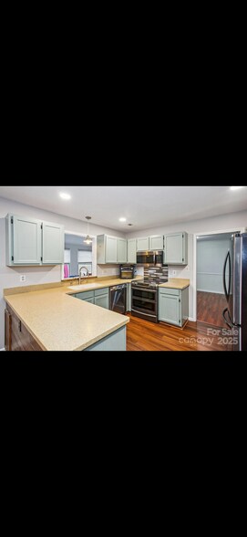 Building Photo - 2010 Dembrigh Ln