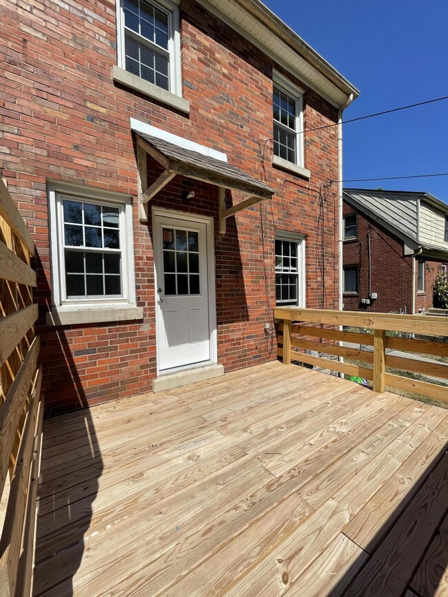 Building Photo - 492 Bob O Link Dr