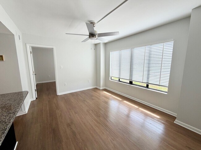 Building Photo - 1600 Park Cir
