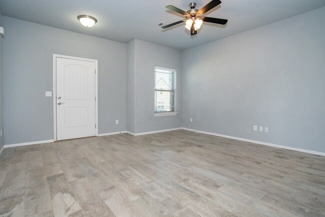 Building Photo - 1324 N Corsica Dr