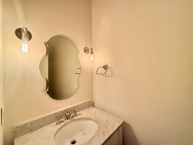 Building Photo - Custom Built 4BD, 3.5BA Five Points Home with a Bonus Room & Fenced Yard