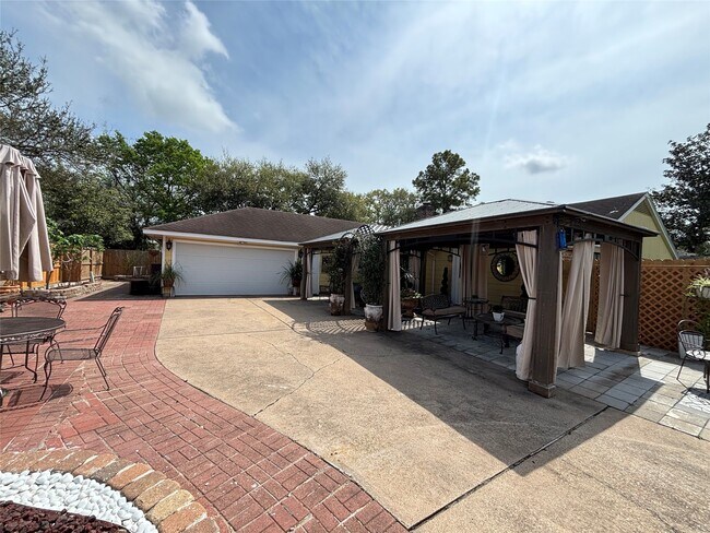 Building Photo - 14110 Ella Lee Ln