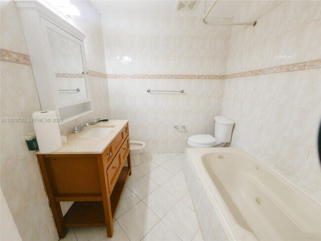 Building Photo - 3623 SW 5th Terrace