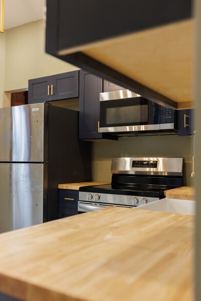 Building Photo - 503 Church St