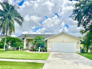 Building Photo - 10591 Paso Fino Dr