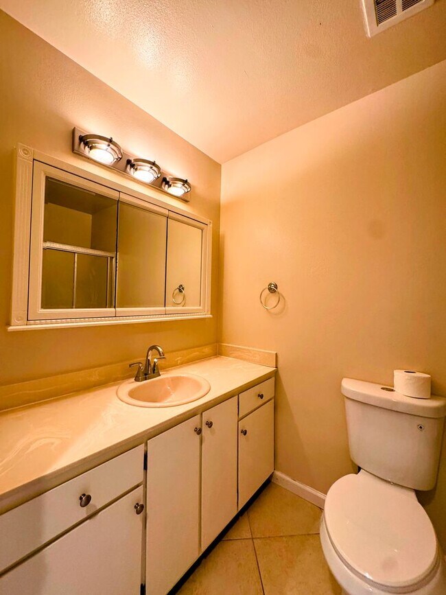 Building Photo - 4BR SFR w/ 2-Car Garage, RV Parking & Big Yard in Rocklin