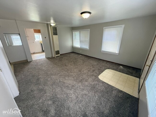 Building Photo - 2 Bedroom, 1 Bath Home with a Large Backyard!
