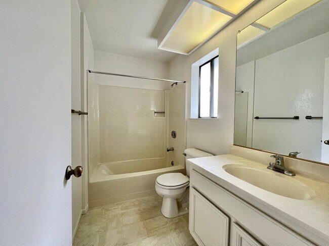 Building Photo - Three Bedroom Napa Condo on River Walk