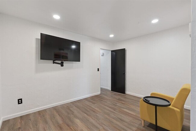 Building Photo - 12508 Green Valley Dr