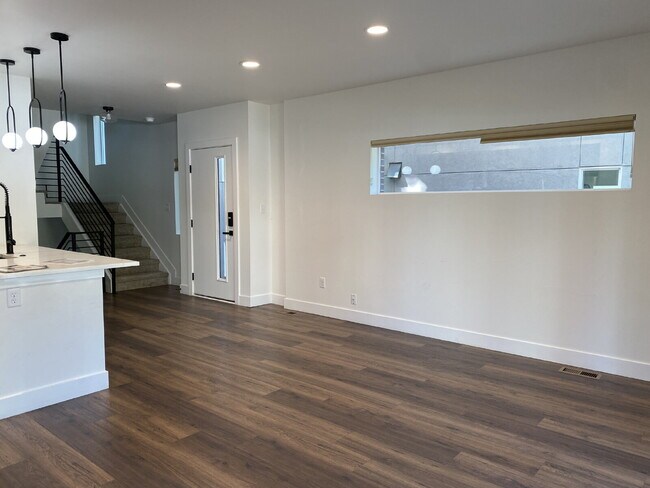 Building Photo - Beautiful, newer (2024) townhome in the de...
