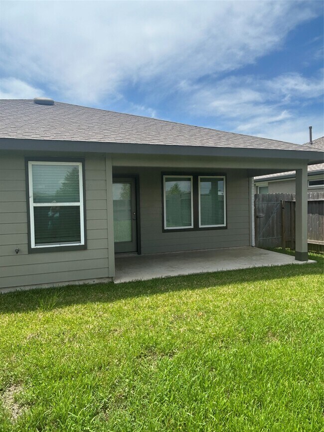Building Photo - 215 Dusty Bridle Ln