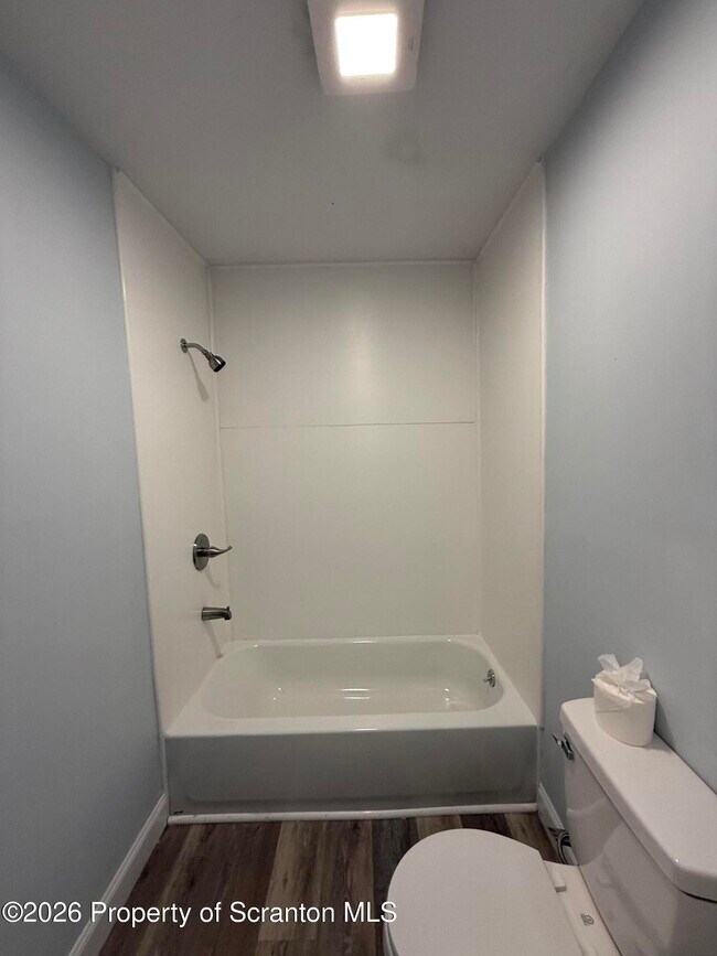 Building Photo - 1319 Capouse Ave