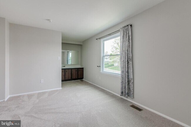 Building Photo - 1749 Carriage Way