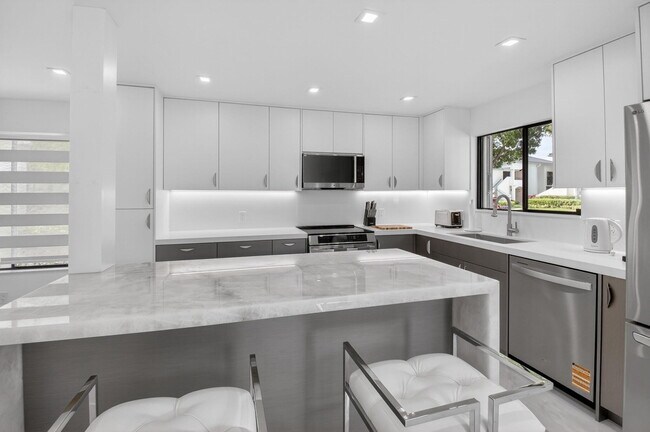 Building Photo - 15322 Strathearn Dr