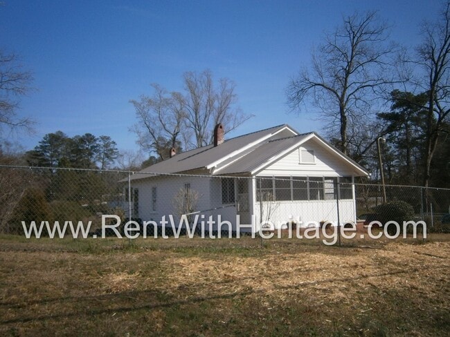 Building Photo - GORGEOUS RANCH/ GRAND PA'S BUNGELOW/ 1.6 ACRES/ FRONT PORCH/ PRIVATE YARD
