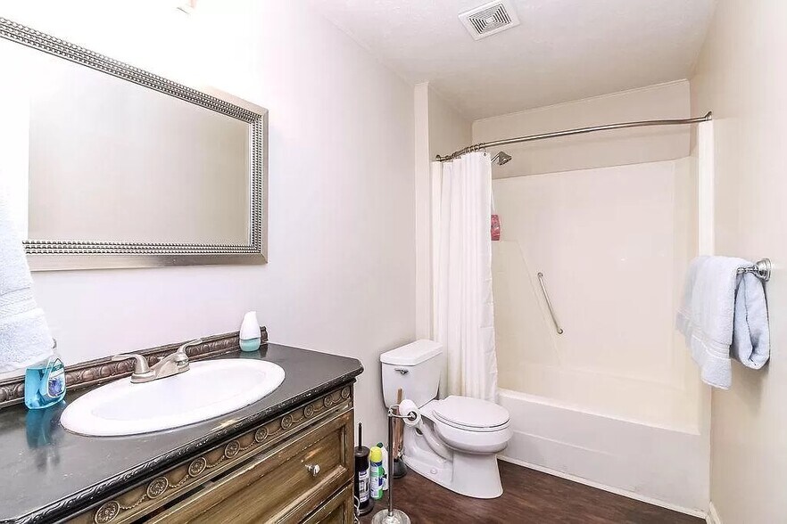 Building Photo - 87 Aileen Dr