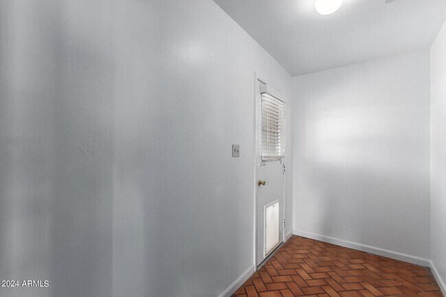 Building Photo - 3827 W Meadow Dr