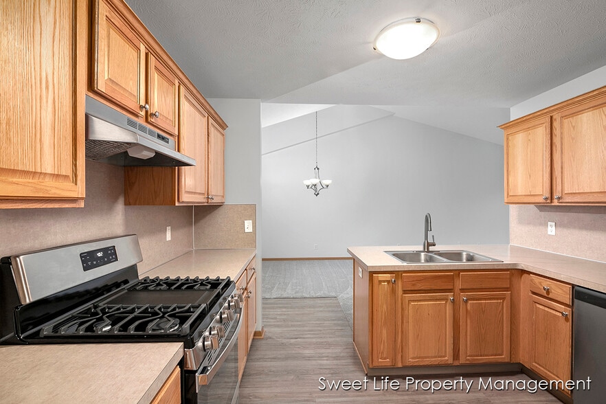 Building Photo - 3669 Kinnrow Ct NW