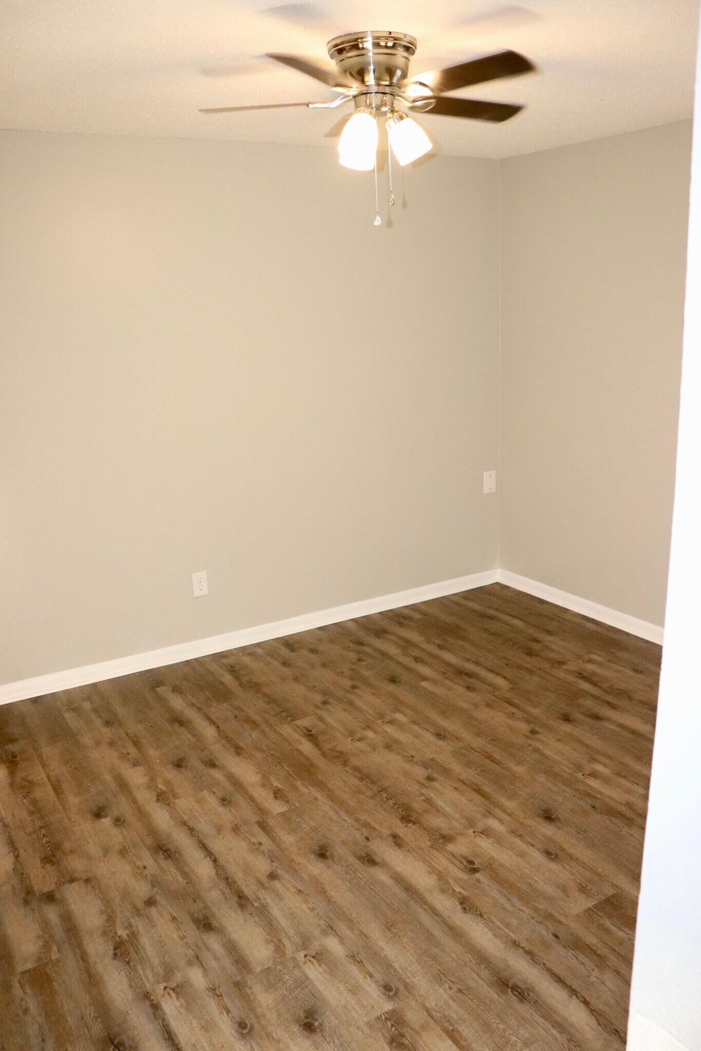 Building Photo - 300 Apache Dr